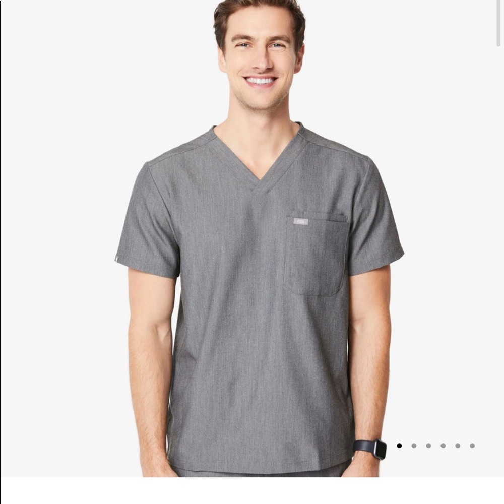 Men’s gray size medium scrub top figs